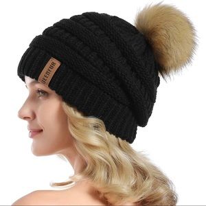 5⭐️ Rated Slouchy Vegan Fur PomPom Beanie